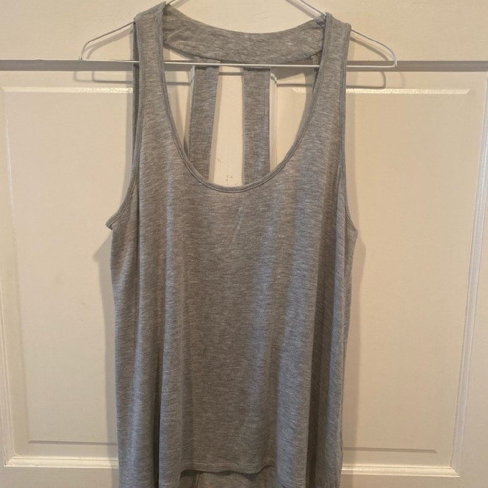FOREVER 21 LIGHT GRAY STRAPPY BACK TANK TOP SIZE MEDIUM